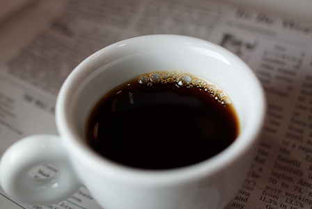 Защо харесваме кафето си със захар?