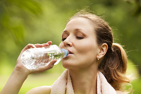 Половин литър вода преди хранене помага за отслабване