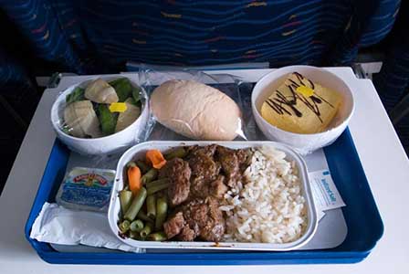 Храната има по-странен вкус в самолета?