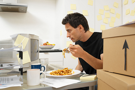 Храненето в офиса пречи на ефективността 