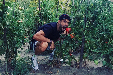 Гришо бере домати в родното Хасково