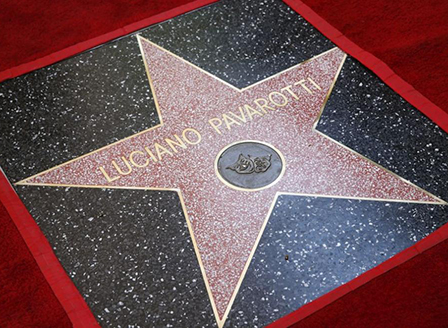 Тенорът Лучано Павароти получи посмъртно звезда на холивудската Алея на славата